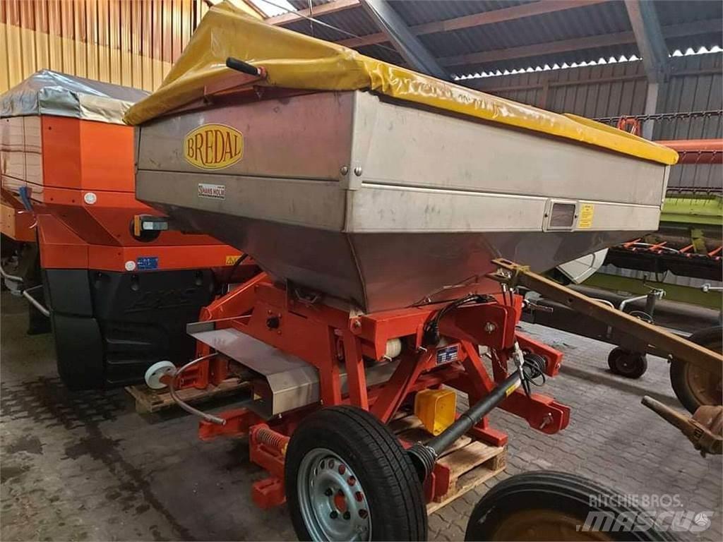 Bredal F2 2500 Mineraldüngerstreuer