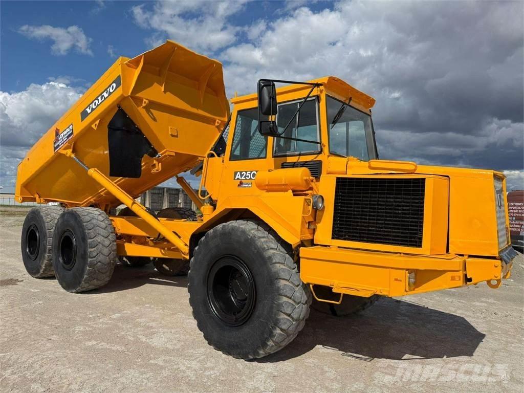 Volvo A25C Dumper - Knickgelenk