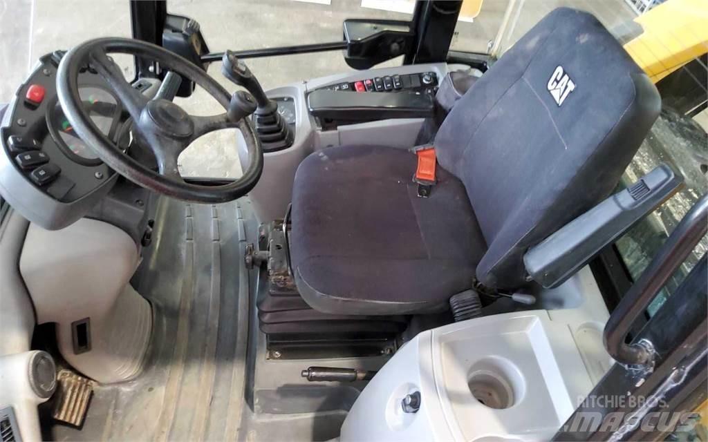 CAT 906M Radlader
