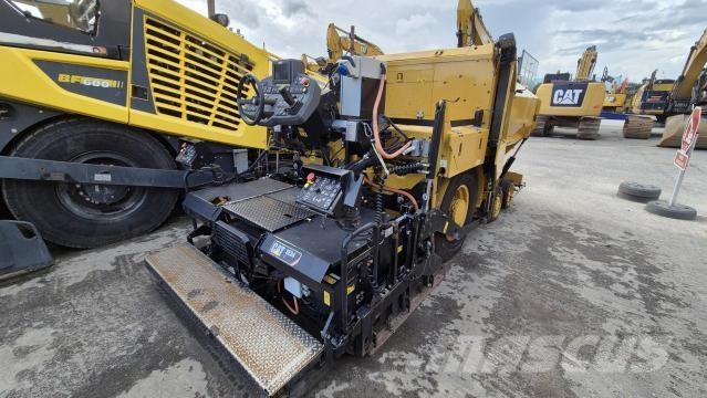 CAT AP300F Strassenfertiger