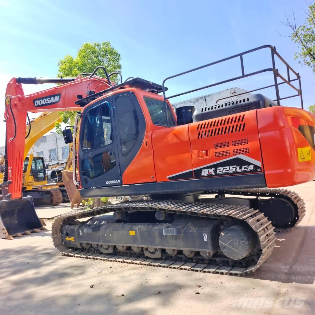 Doosan DX 225 LCA Raupenbagger