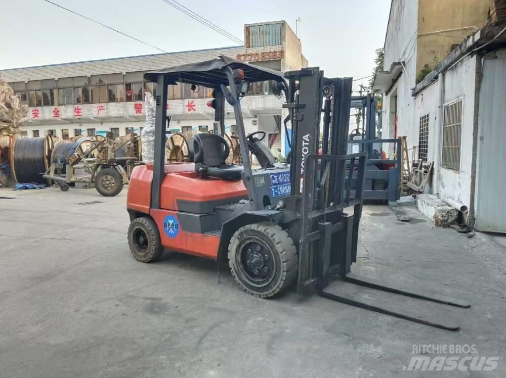 Toyota FD 30 Diesel Stapler