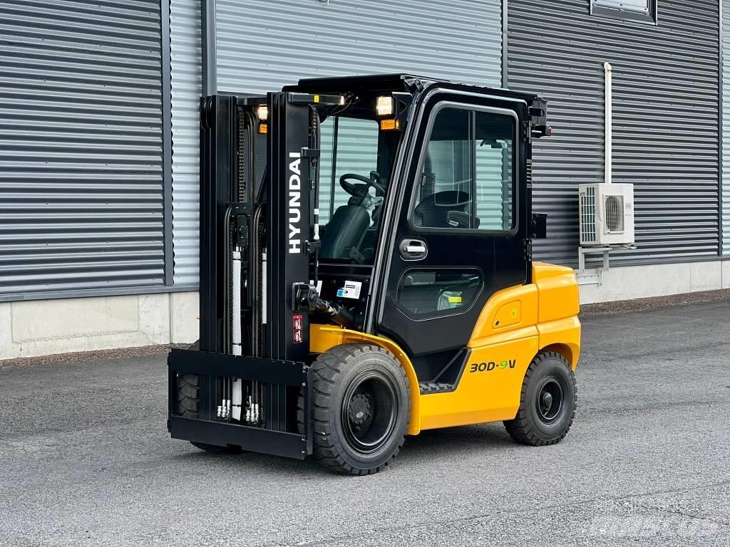 Hyundai 30D-9V Diesel Stapler