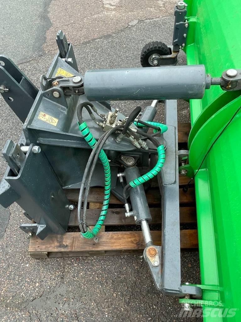 Sami DM-3700 Schneeschilde und -pflüge