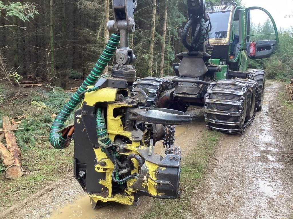 John Deere 1170 E Harvester