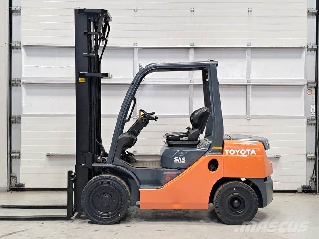 Toyota 02-8FDF30 Diesel Stapler
