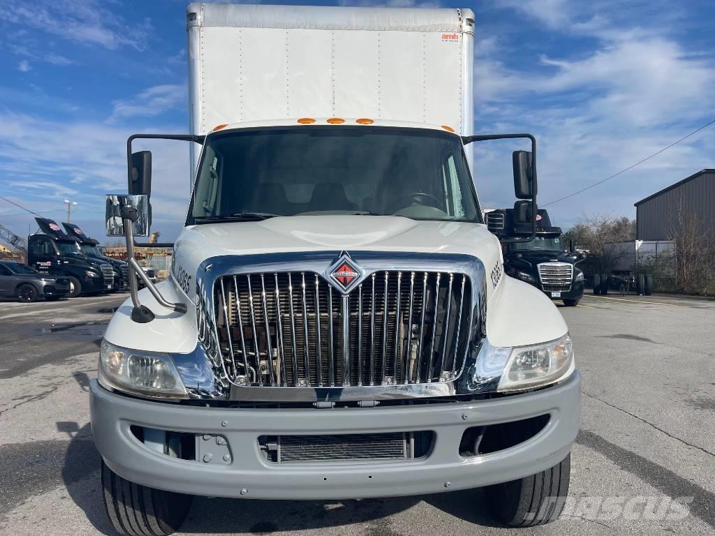 International 4300 Kastenaufbau