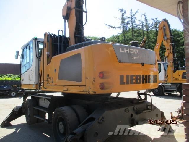 Liebherr LH 30 M Materialumschlag