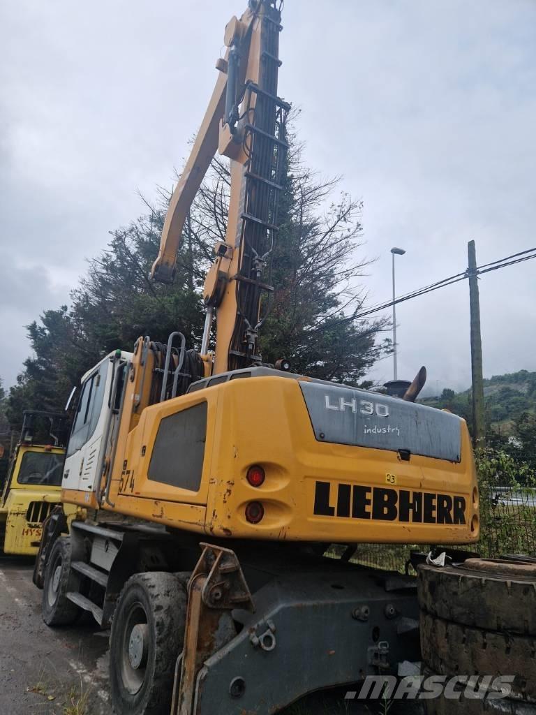 Liebherr LH 30 M Materialumschlag