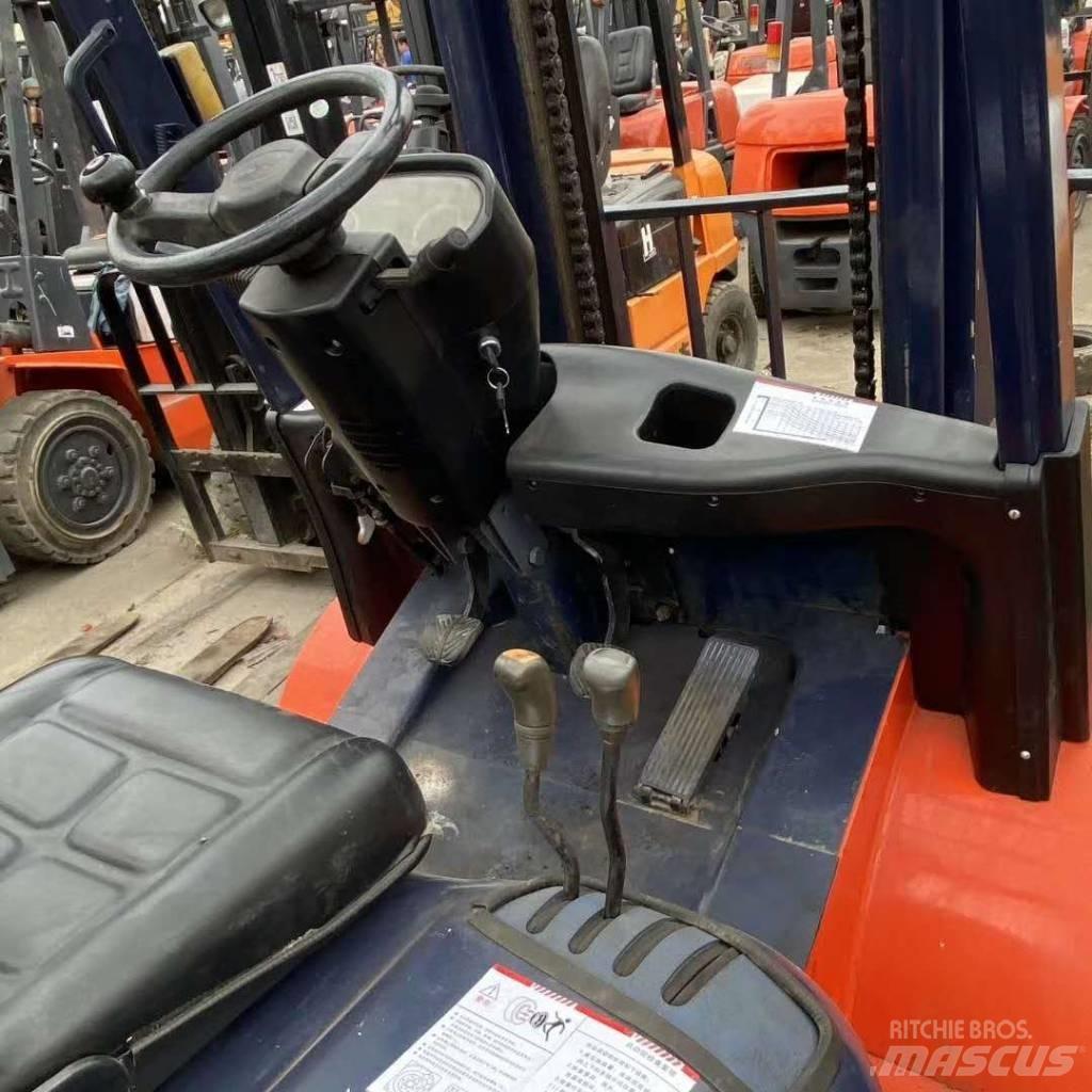 Heli H2000 30 Diesel Stapler