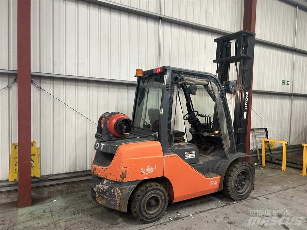 Toyota 02-8FGJF35 Gas Stapler