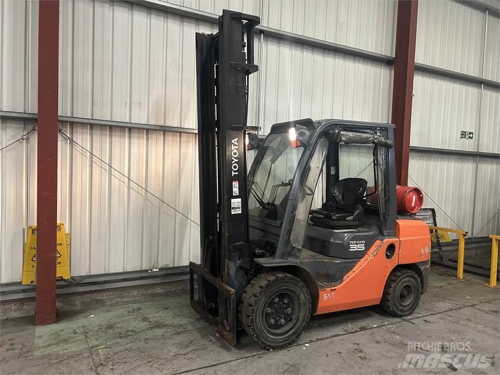 Toyota 02-8FGJF35 Gas Stapler