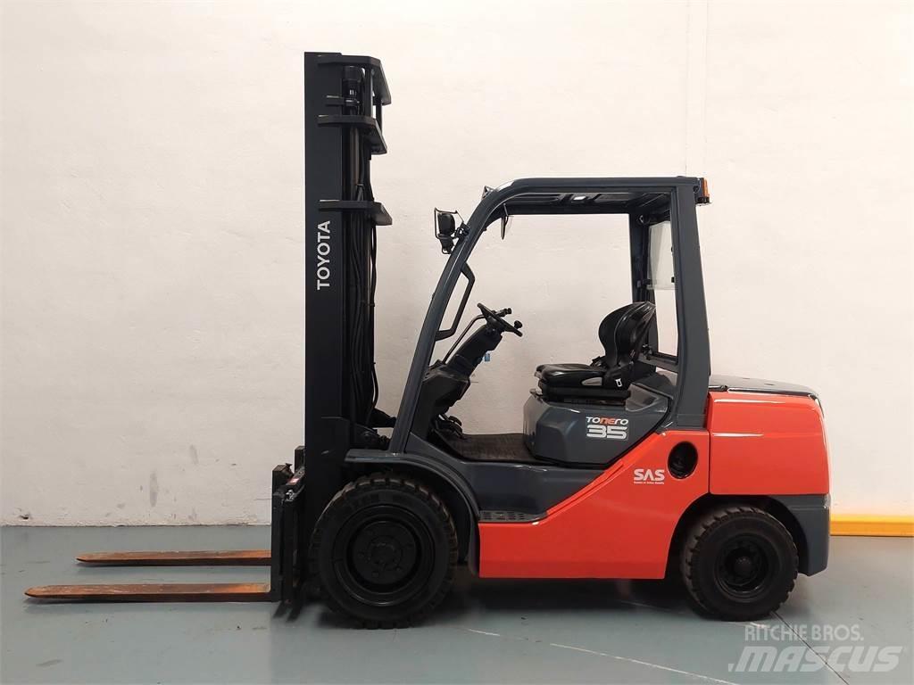 Toyota 52 8FDJF35 Diesel Stapler