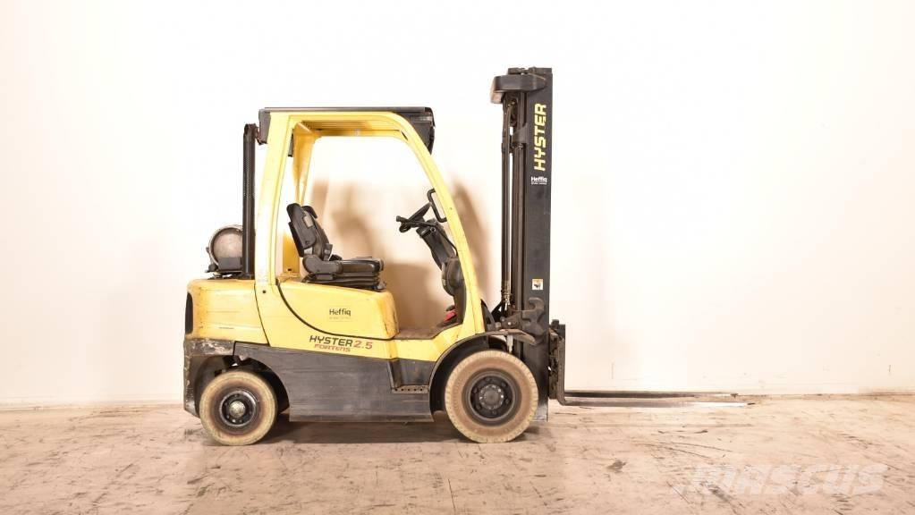 Hyster H2.5FT Gas Stapler