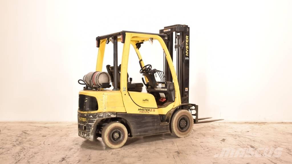 Hyster H2.5FT Gas Stapler
