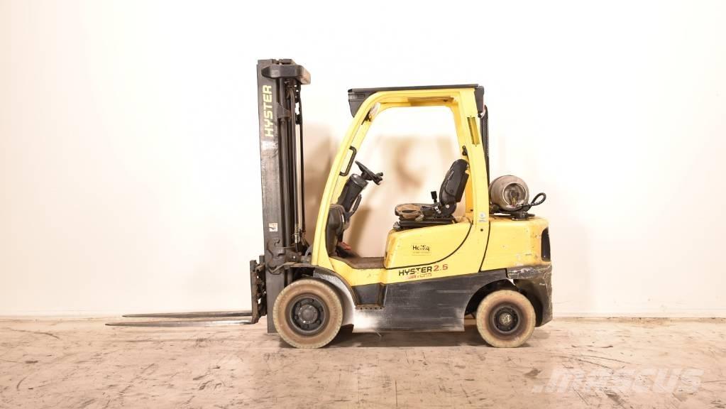 Hyster H2.5FT Gas Stapler