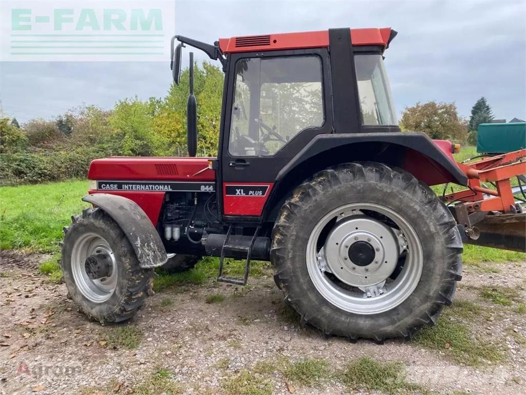 Case IH 844 a Traktoren