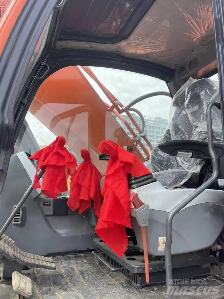 Doosan DX 300 LC Raupenbagger