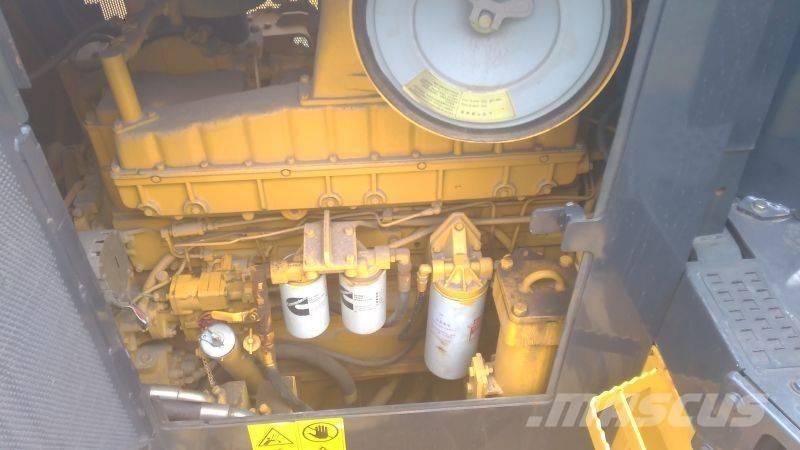 Shantui SD32 Bulldozer