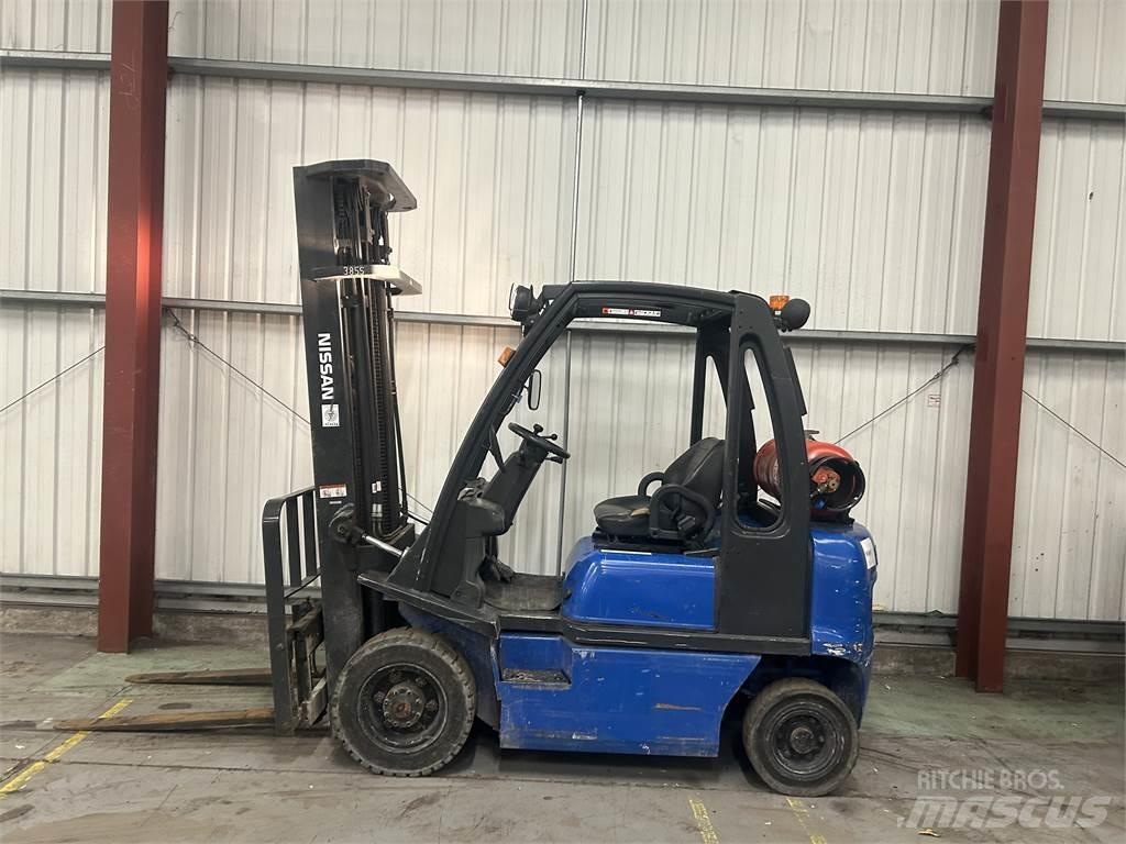 Nissan UD02A20PQ Gas Stapler