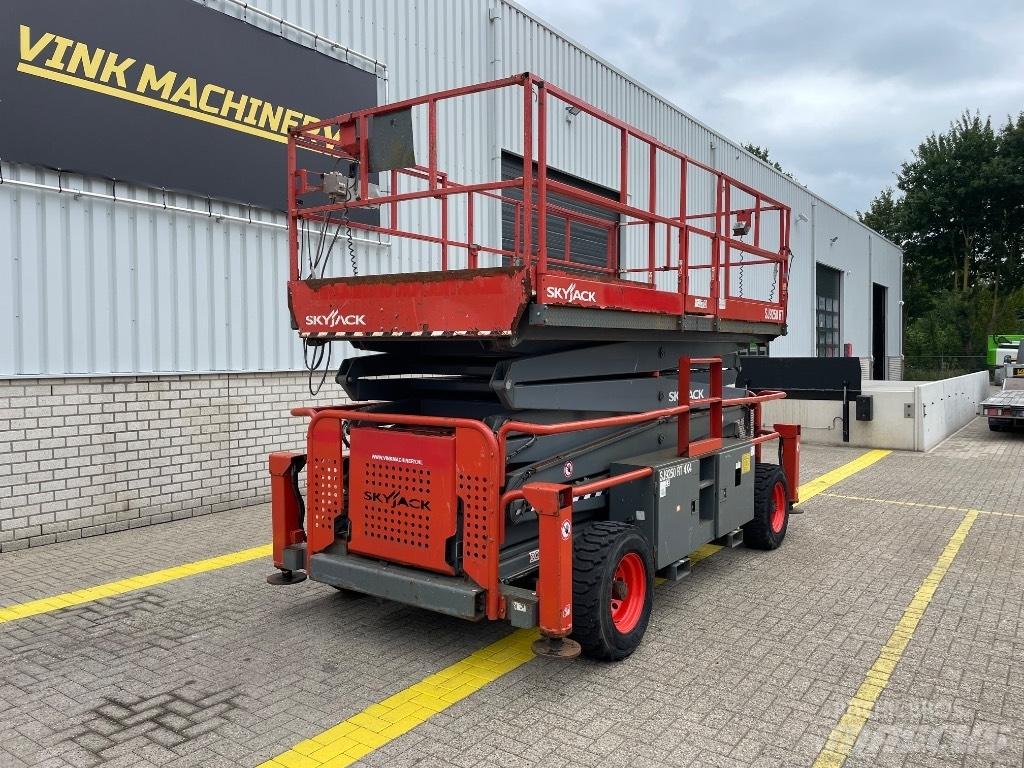 SkyJack SJ 9250 RT Scheren-Arbeitsbühnen