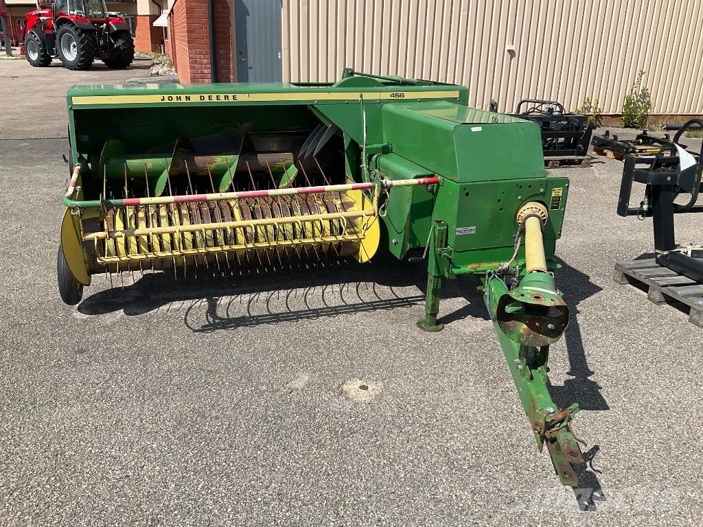 John Deere 440 Quaderpressen