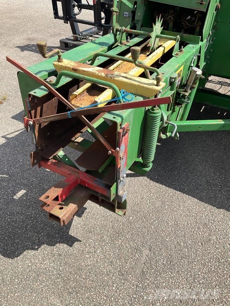 John Deere 440 Quaderpressen