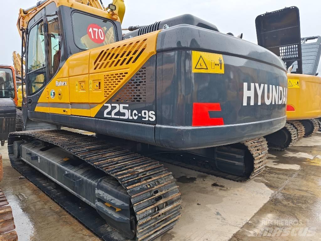 Hyundai R225LC-9S Raupenbagger