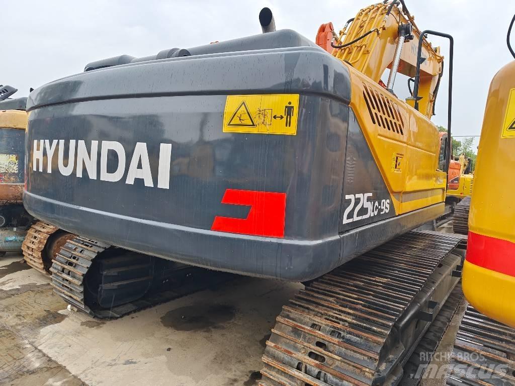 Hyundai R225LC-9S Raupenbagger