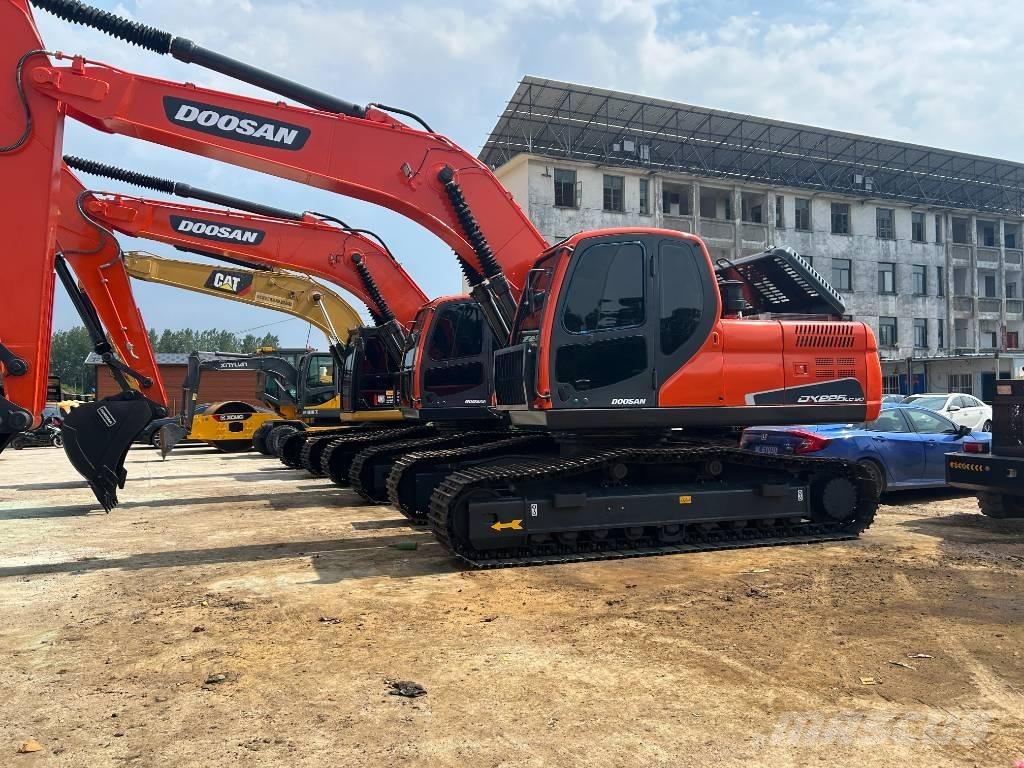 Doosan DX 225 LC Raupenbagger