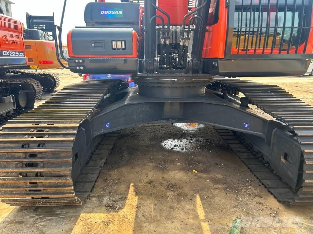 Doosan DX 225 LC Raupenbagger