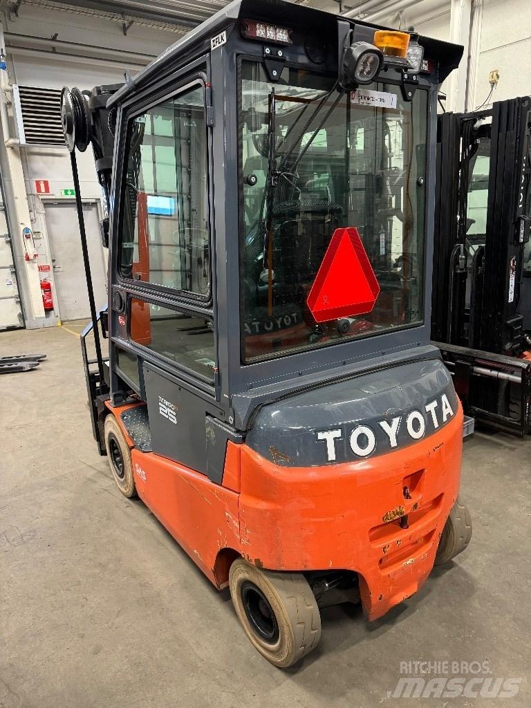 Toyota 8FBMKT25 Elektro Stapler