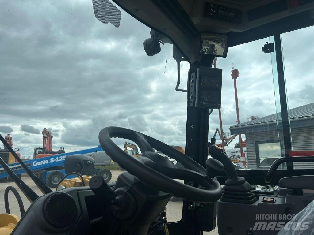CAT 906 Radlader