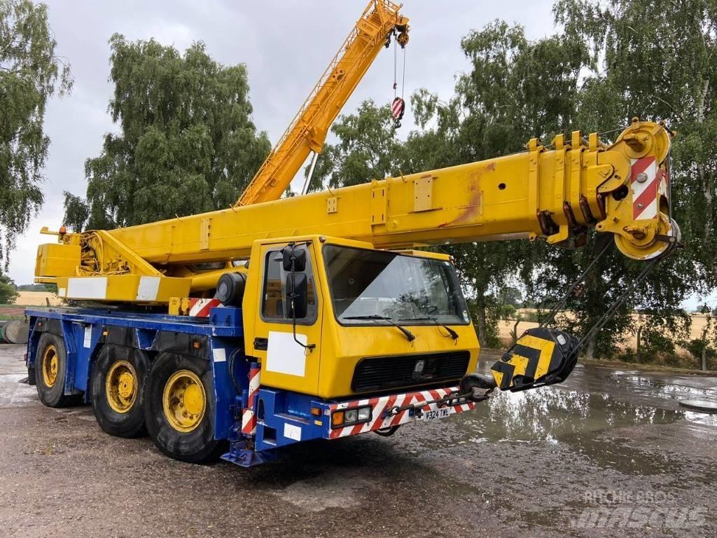 Grove GMK 3050 All-Terrain-Krane