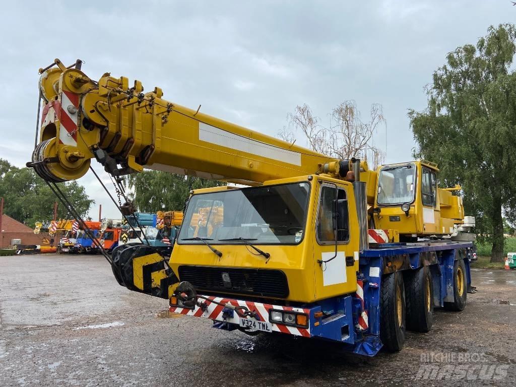 Grove GMK 3050 All-Terrain-Krane