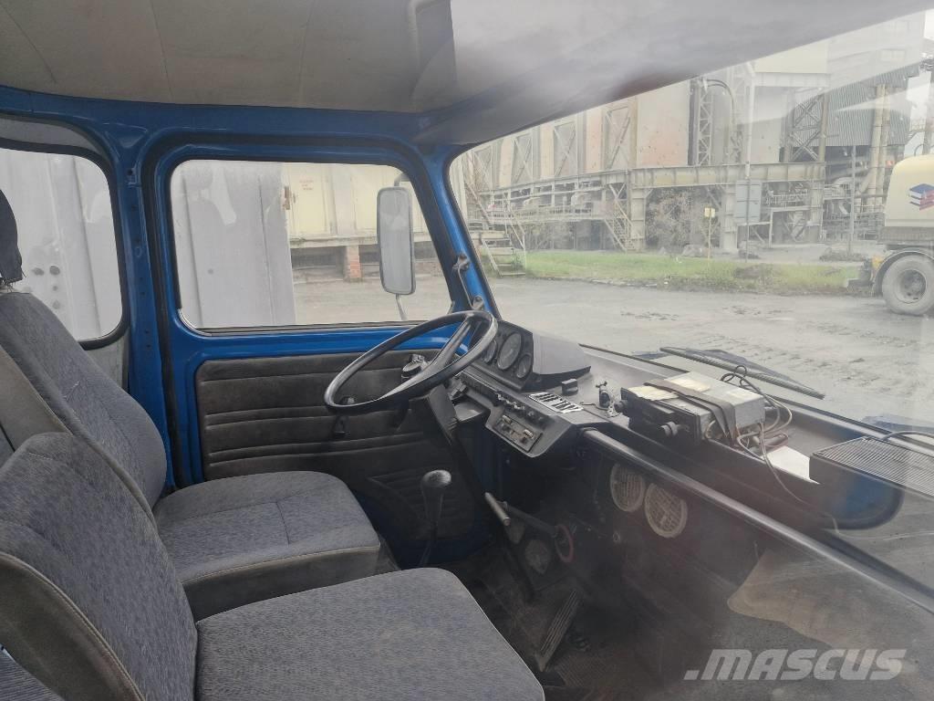 Avia 30N Pritschenwagen/Pritschenwagen mit Seitenklappe