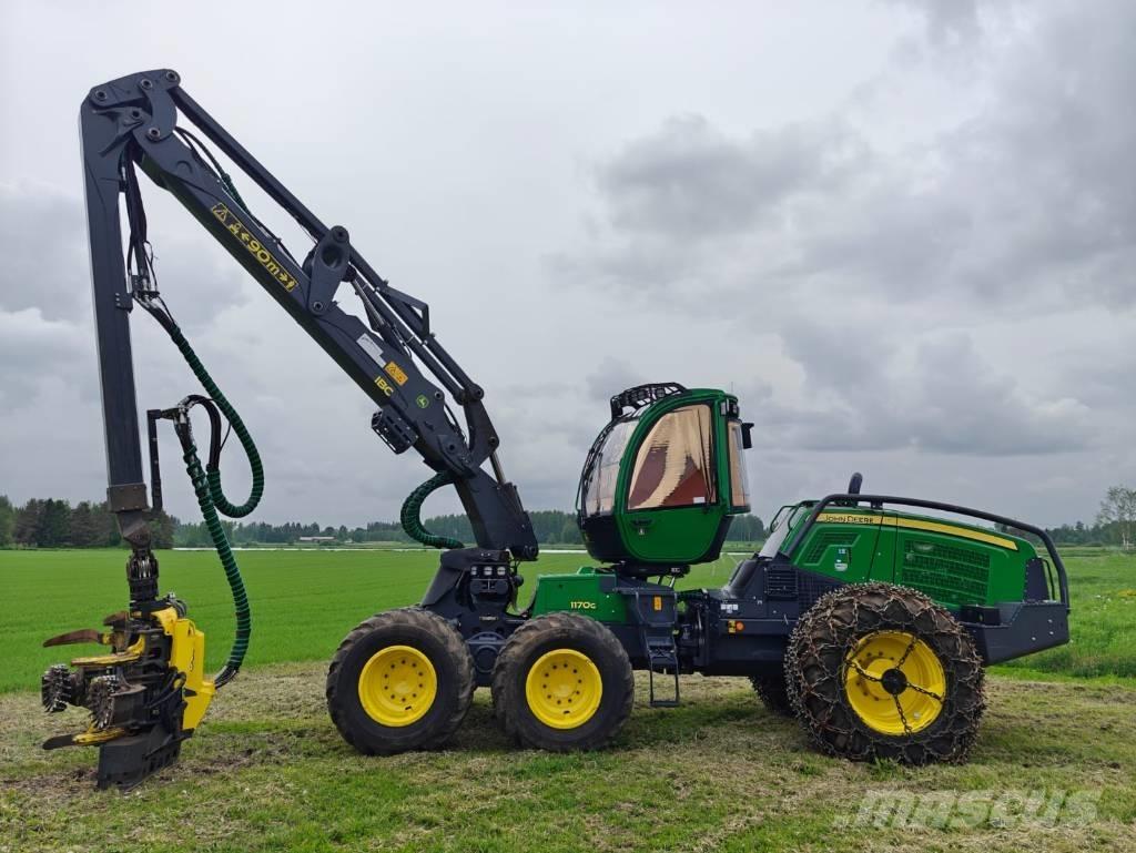 John Deere 1170 G Harvester