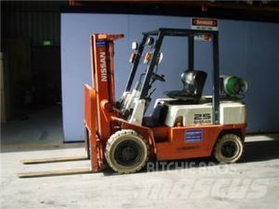 Nissan RJ02A25U Andere Gabelstapler
