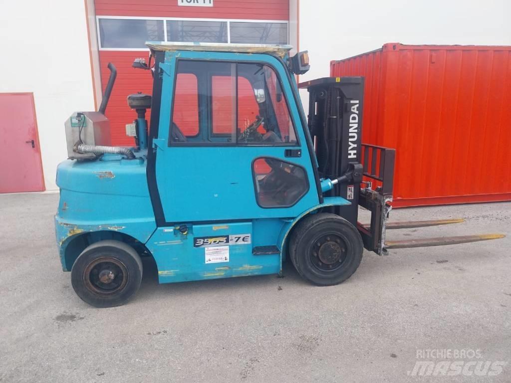 Hyundai 35 DS-7 Diesel Stapler