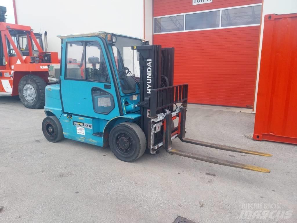 Hyundai 35 DS-7 Diesel Stapler
