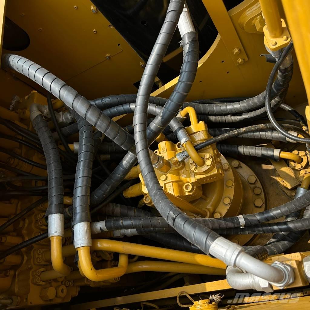 CAT 323D2L Raupenbagger