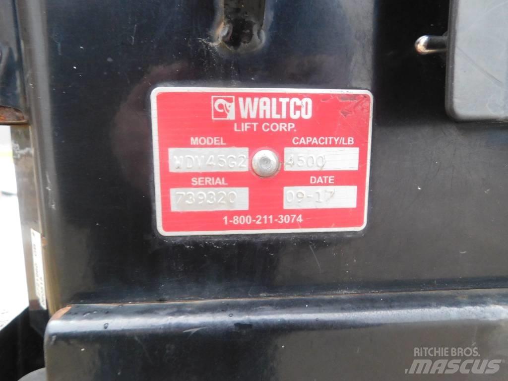 International 4300 Containerwagen