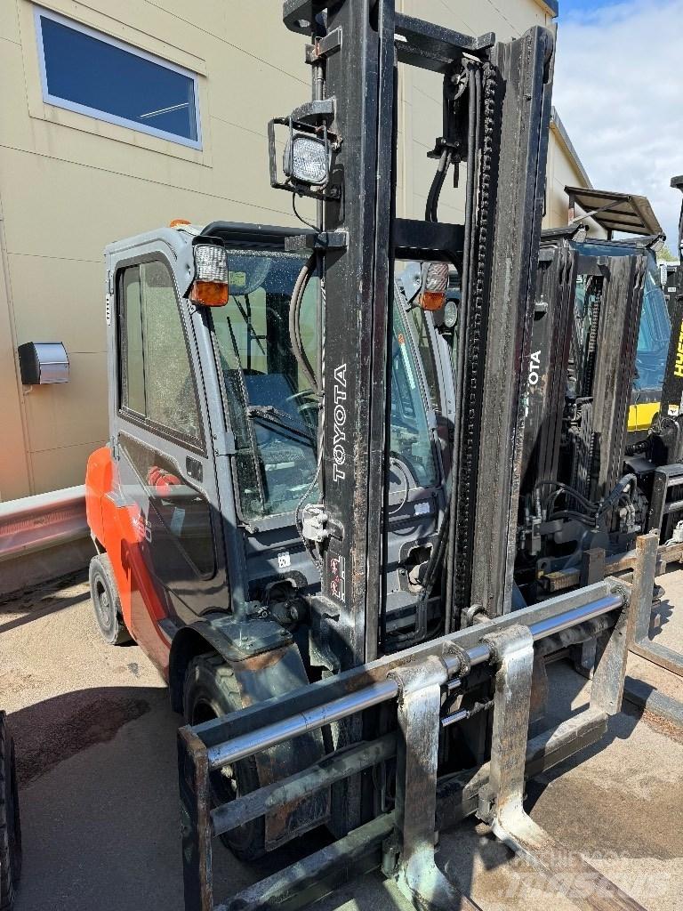 Toyota 02-8FDF30 Diesel Stapler