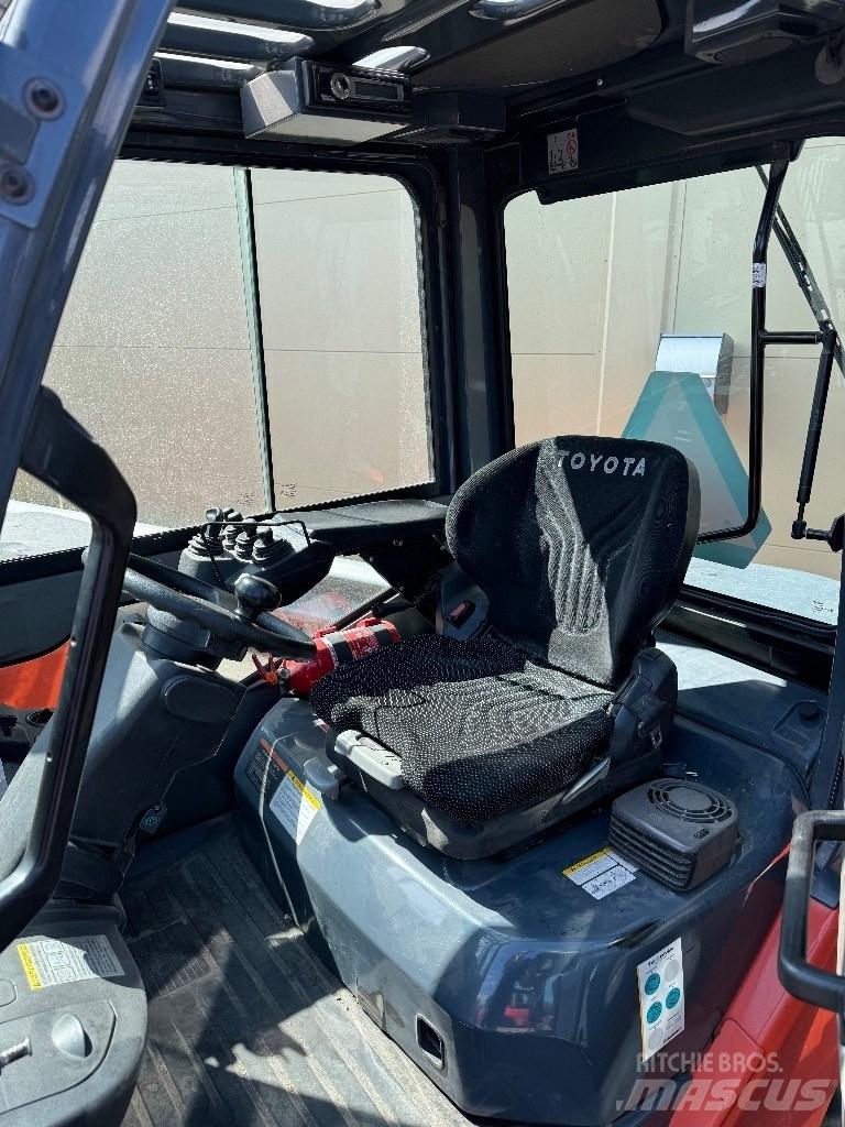 Toyota 02-8FDF30 Diesel Stapler