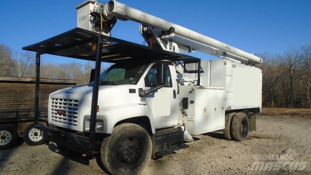 GMC C7500 Top Kick Holztransportanhänger