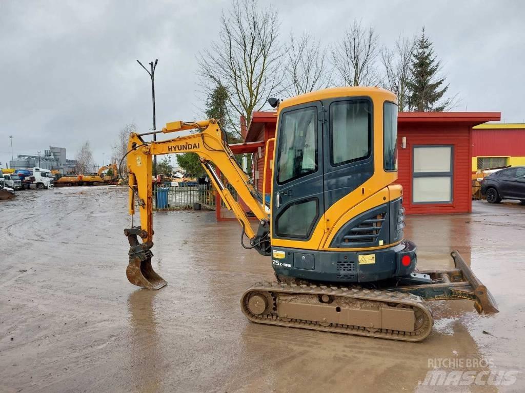 Hyundai R25Z-9AK Minibagger < 7t