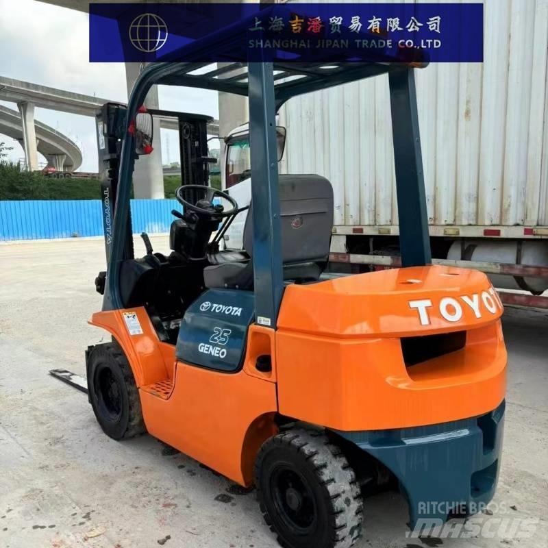 Toyota 25 Diesel Stapler