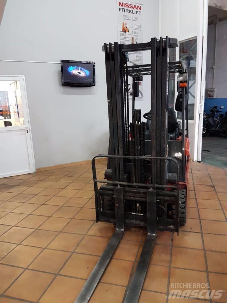 Nissan N01 Elektro Stapler