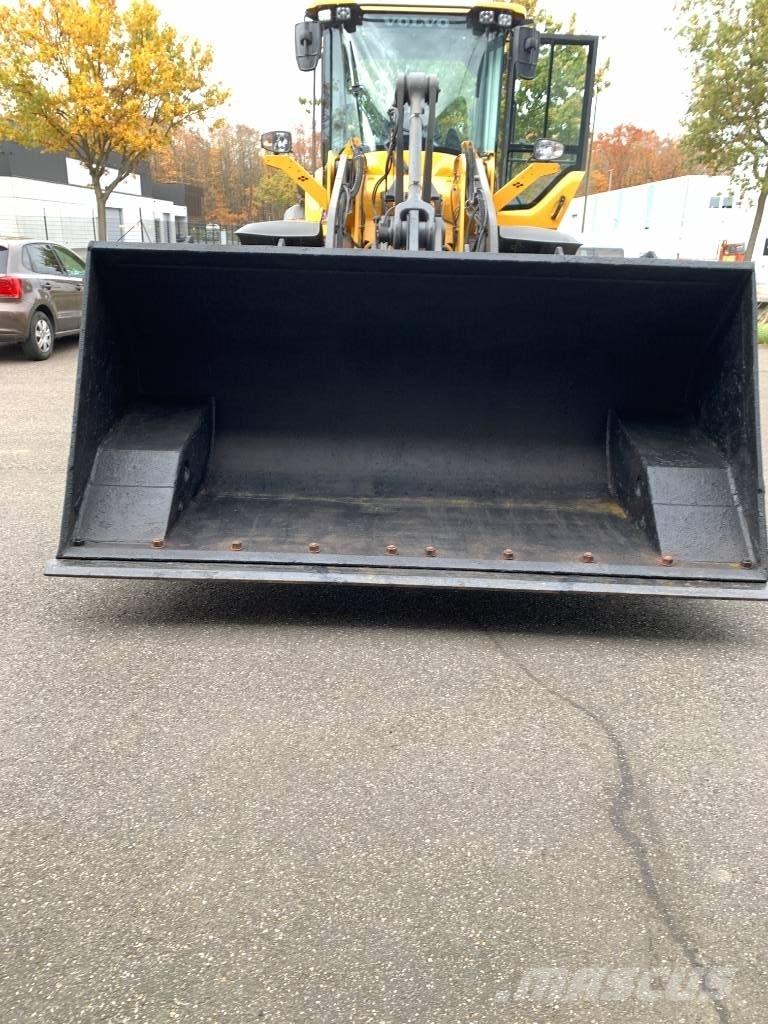 Volvo L 90 Schaufeln