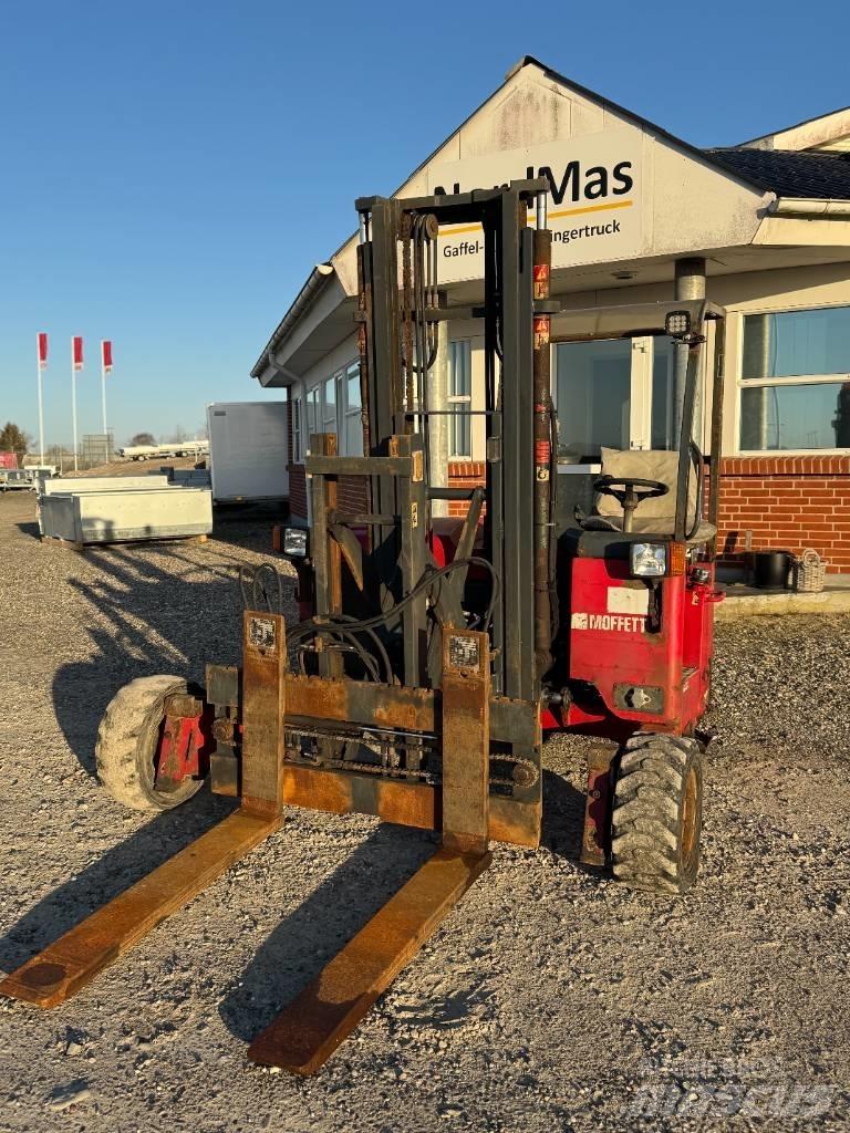 Moffett M4 25.3 Diesel Stapler